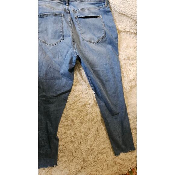 LULAROE Jeans Womens 36 Magic Waist Stretch Style L-161367 Cropped Distressed - Picture 8 of 16